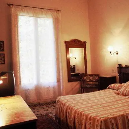 Medium Renaixenca Отель *