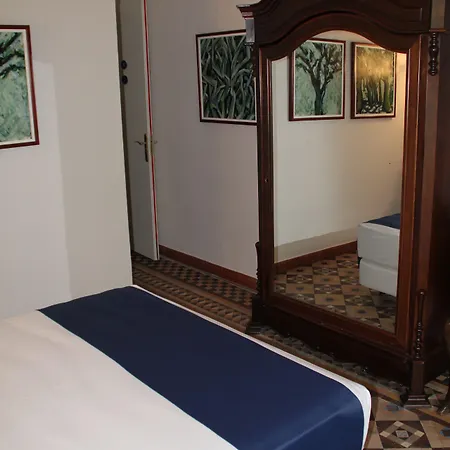 Medium Renaixenca Otel